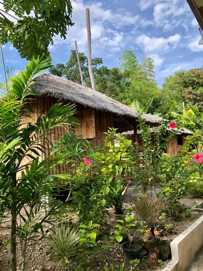 Sharky Hostel Oslob Exterior photo