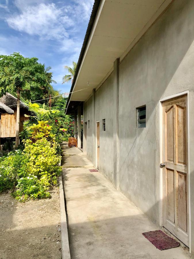 Sharky Hostel Oslob Exterior photo