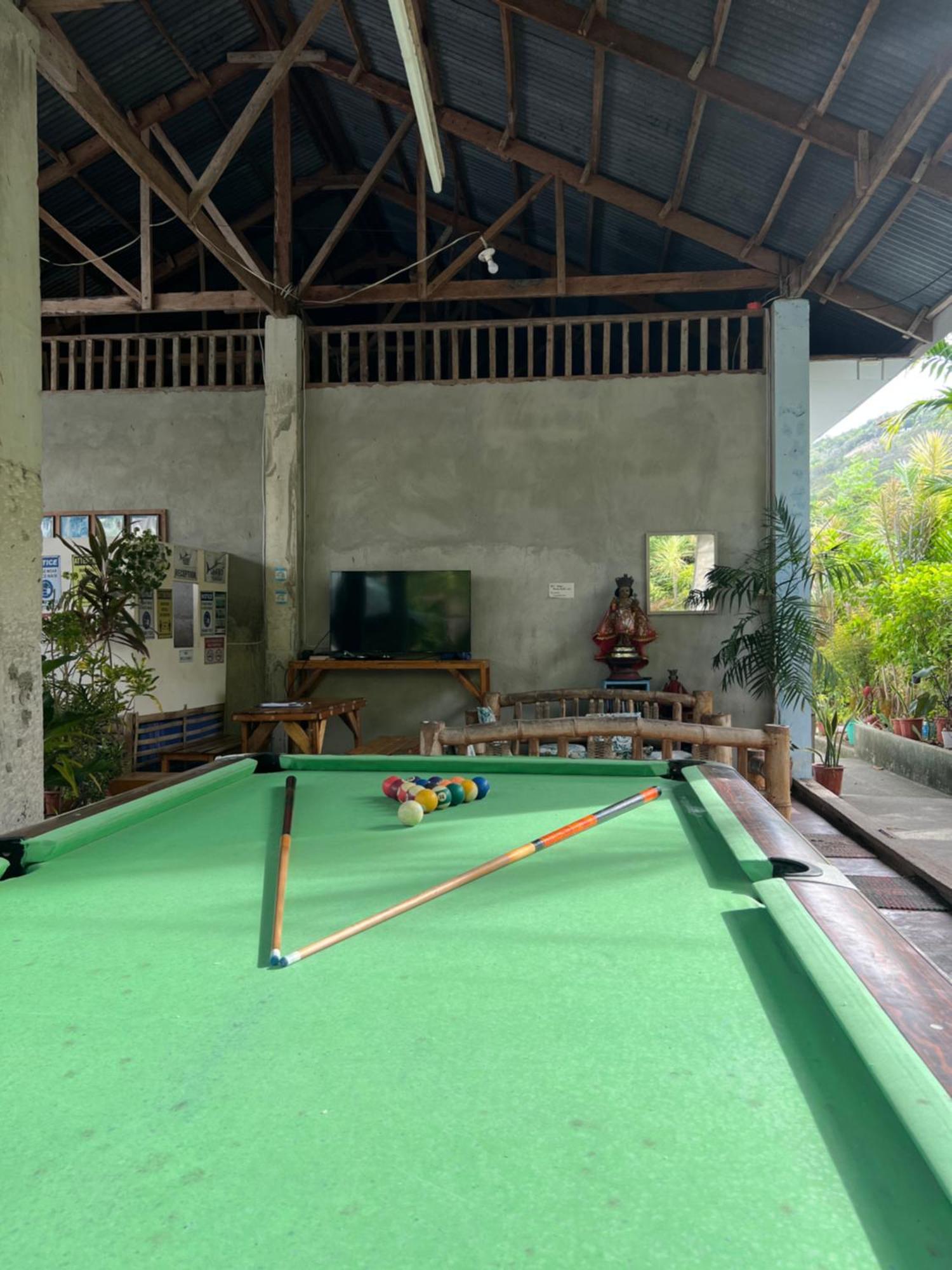 Sharky Hostel Oslob Exterior photo
